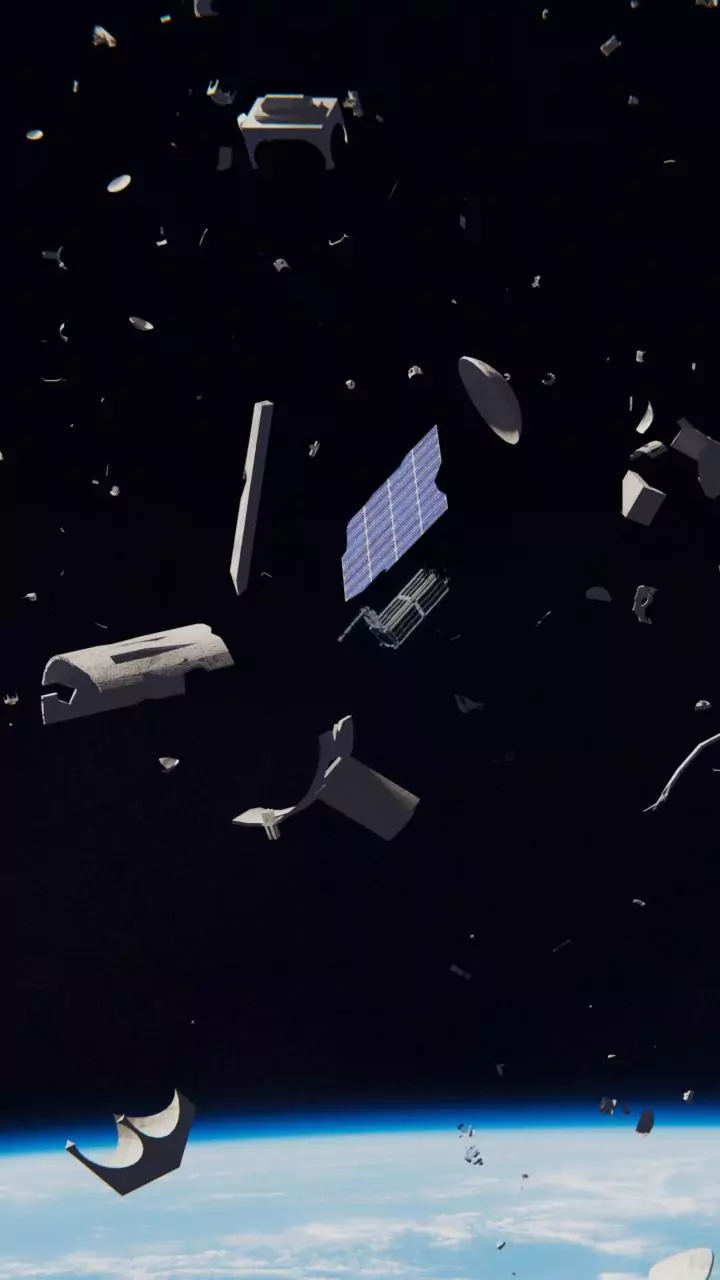 Vantor checks up Starlink satellite after debris producing event