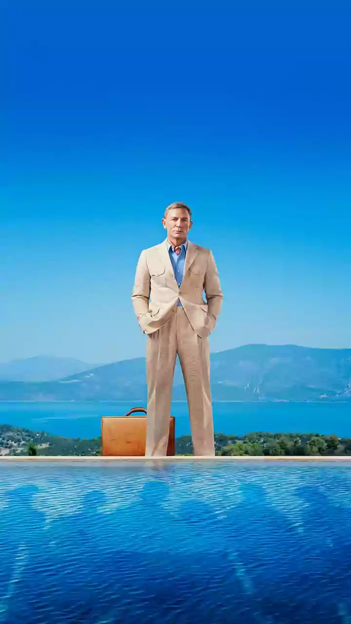 Craig's 'Skyfall' suit in 400-lot auction could fetch $53,000