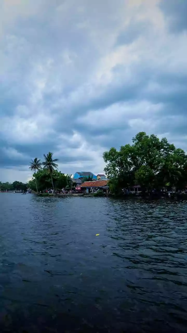 Fort Kochi's Spectral Secrets: Unveiling Haunted Histories on Lantern-Lit Walks