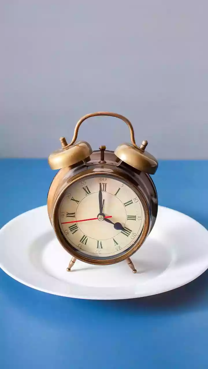 How Circadian-Aligned Dinners Increase Body Fat Oxidation And Help You Sleep Better