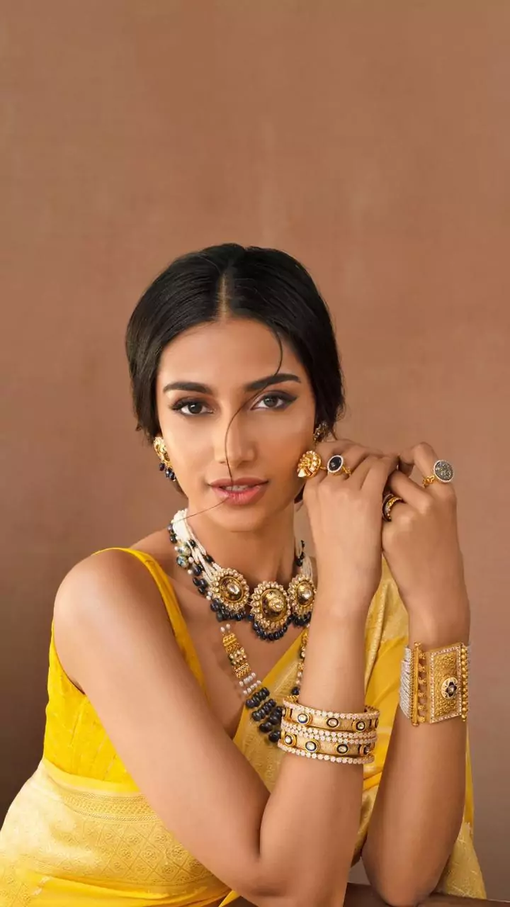 Gold prices hit record, but jewelry sales still shine