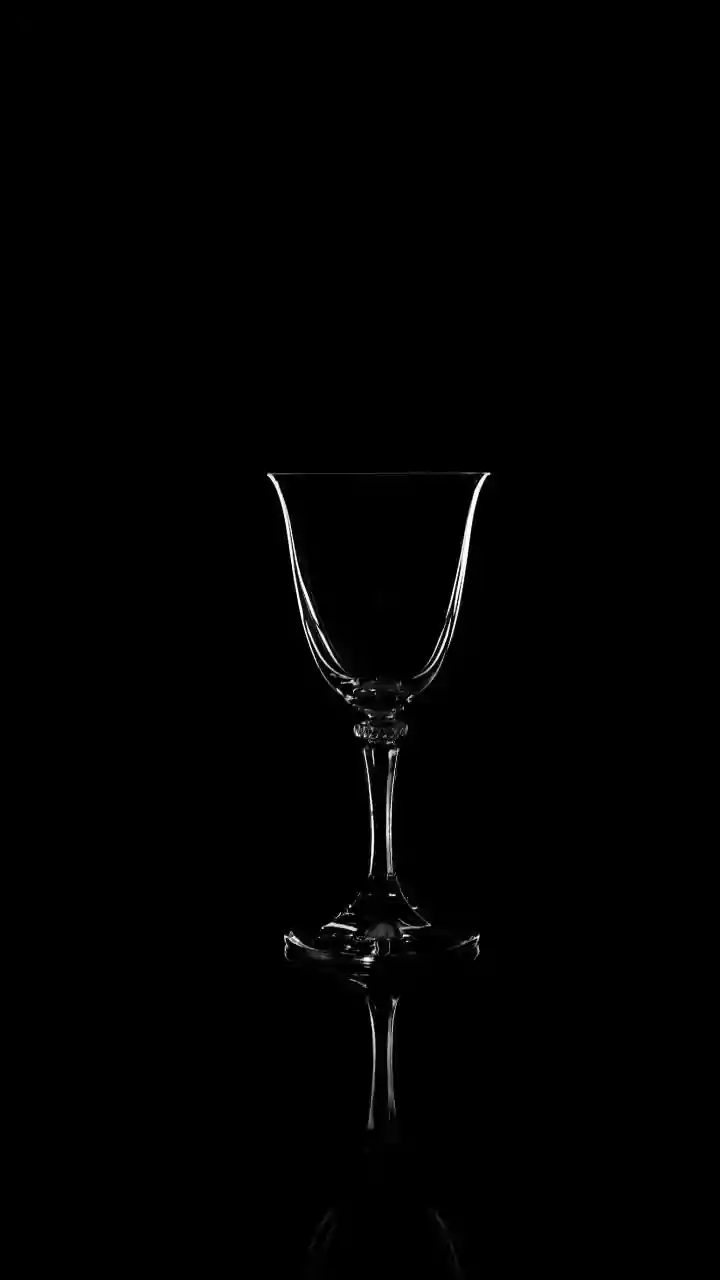 Russa tem morte cerebral após beber vinho com metanol na Indonésia