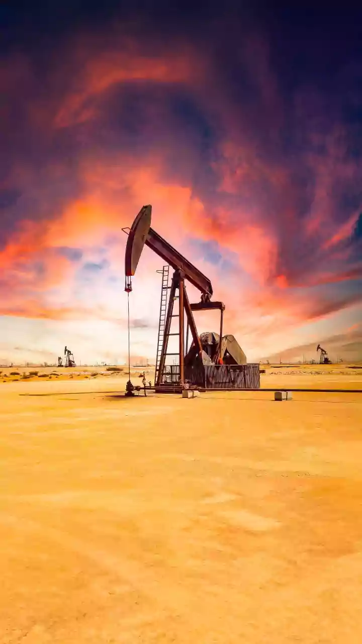 Crude Oil Slumps on Hopes Of Iran Deal, Brent Falls Over 6% To $82.4