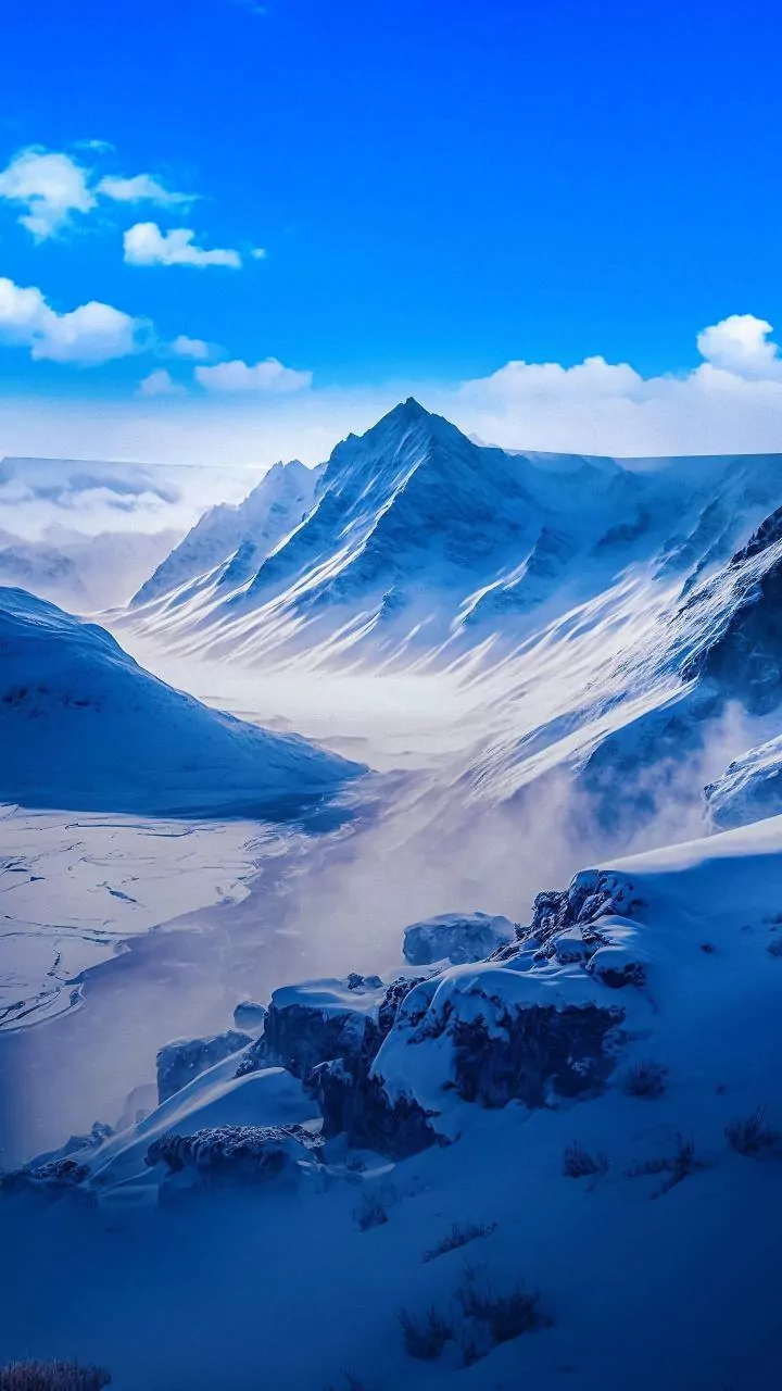 Before Booking Ladakh, Understand How Mountain Weather Can Affect Travel