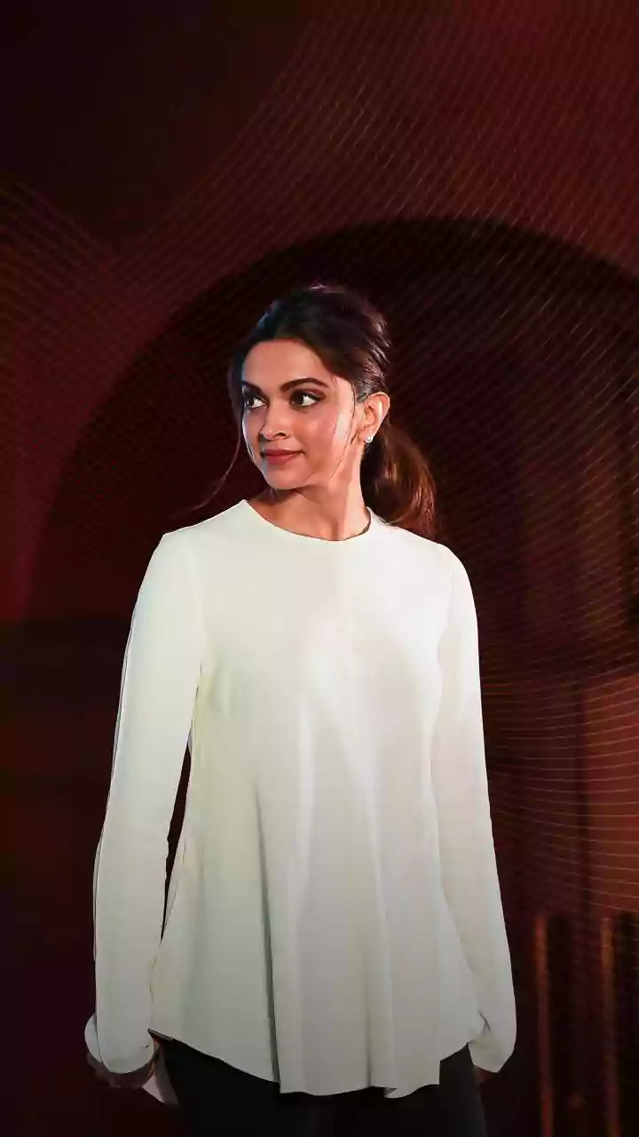 This Louis Vuitton outfit by Deepika Padukone screams holiday elegance