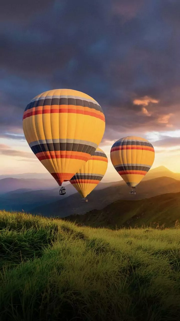 Air keeps shifting—dry at times, slightly heavy at others.