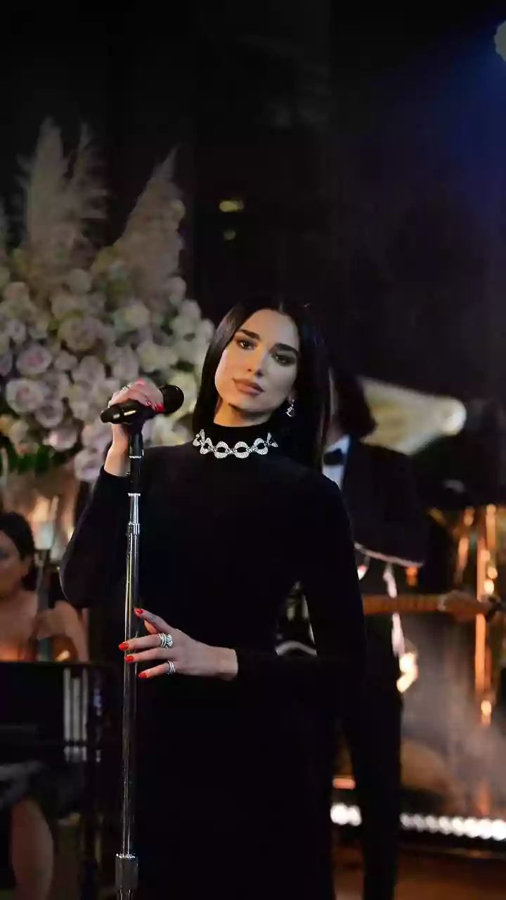 Dua Lipa processa Samsung e pede US$ 15 milhões por uso de imagem