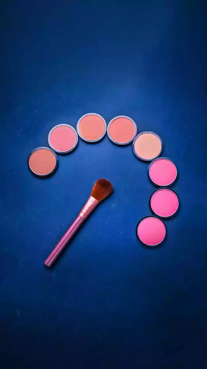 Tips Mengaplikasikan Blush On Stick Tanpa Merusak Riasan