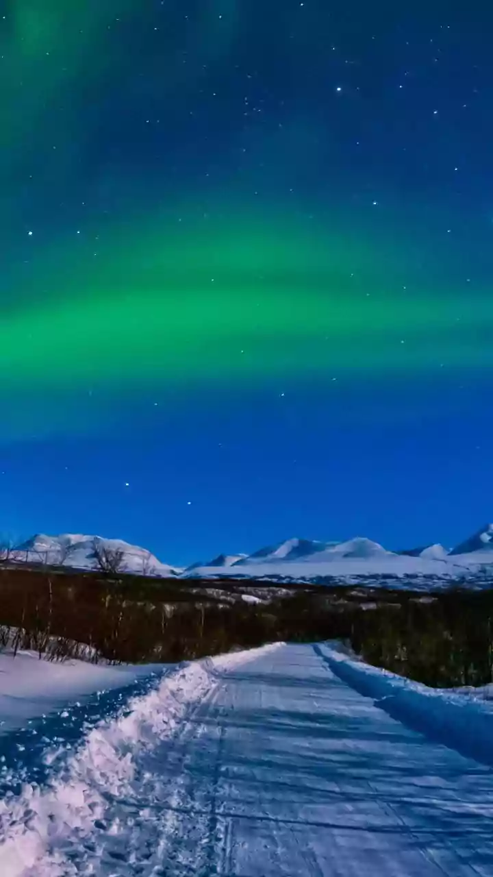 Astro-Cruising Explained: The Travel Trend Turning the Sky into the Main Attraction