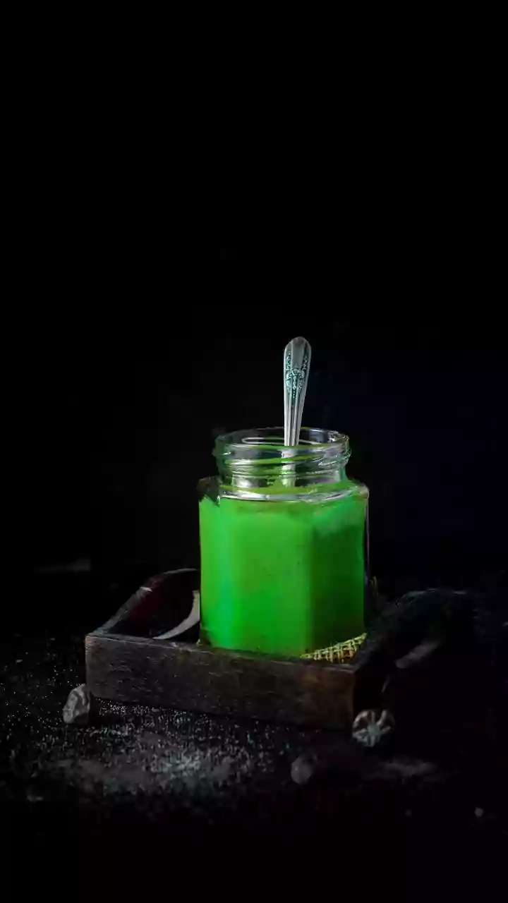 A Glass Container Makes Green Chutney Colour Easier to Monitor