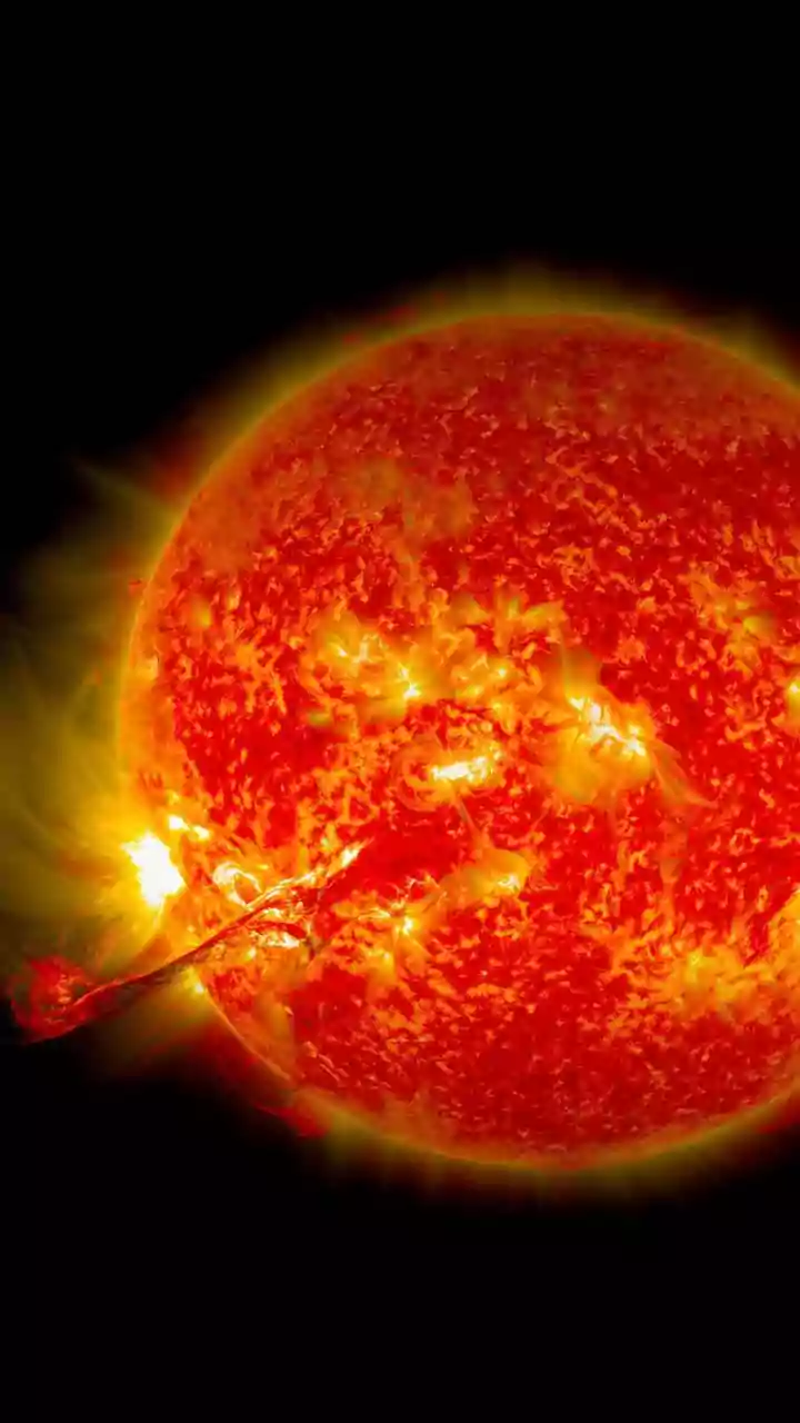 Space News Roundup: Supermoons, Solar Flares & Sci-Fi!