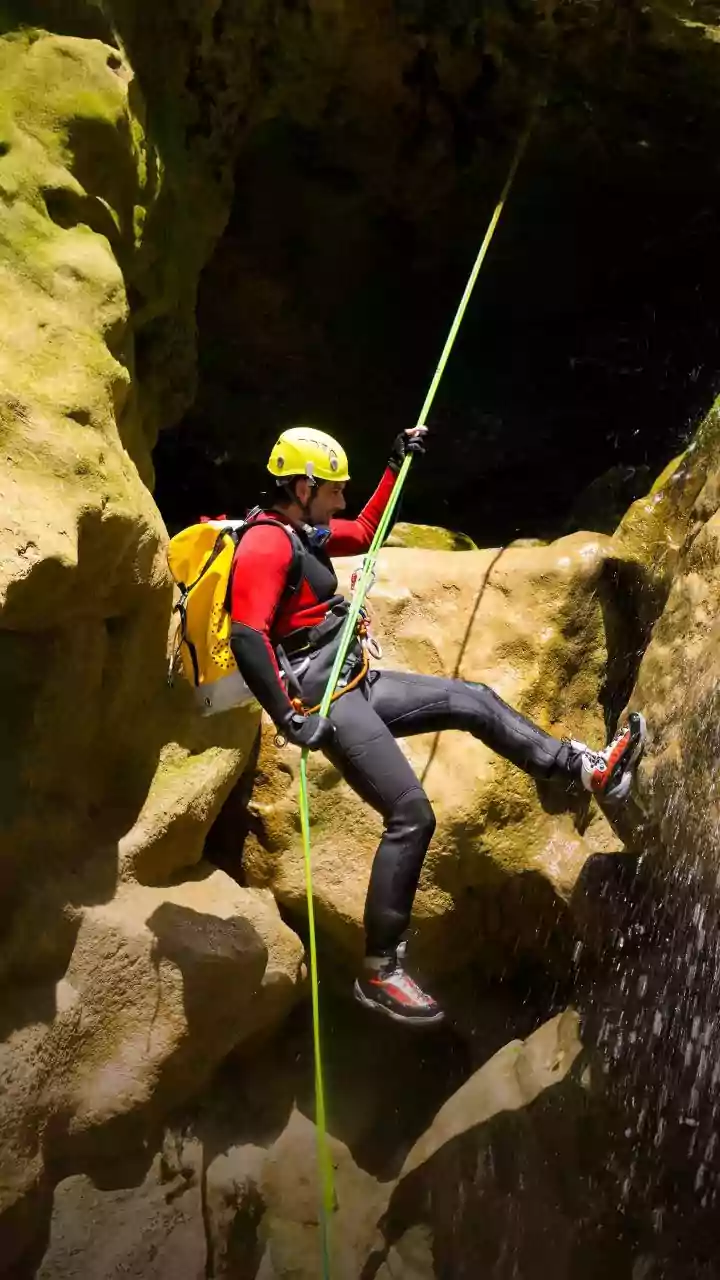 What is canyoning? Know its benefits