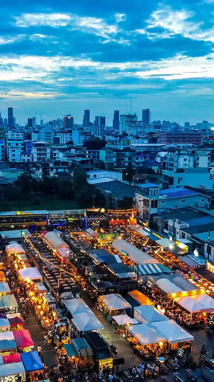 Indian Snack Brands Abroad Brings Diaspora Demand and Local Adaptation into Decisions for Indian Food Businesses and Diners