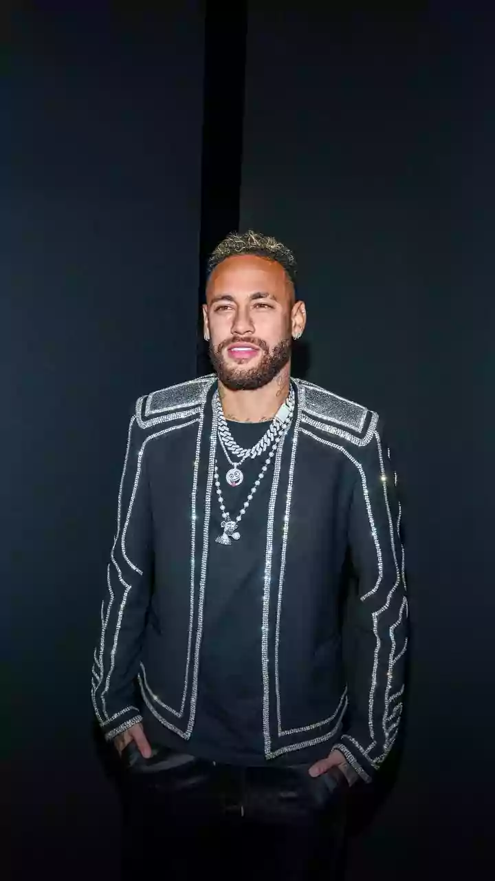 Neymar publica fotos em torneio de poker durante jogo do Santos: "A vida é uma piada"