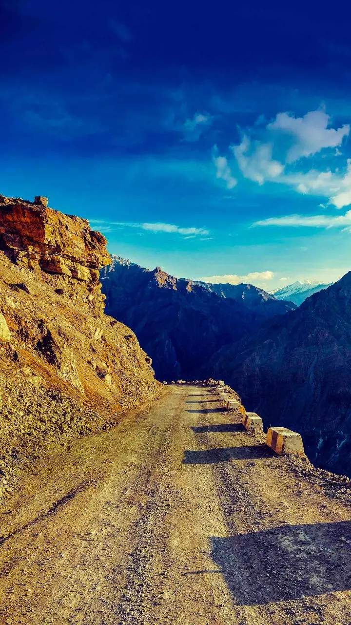 Himachal: BJP threatens agitation against govt if bad roads not repaired in 15 days