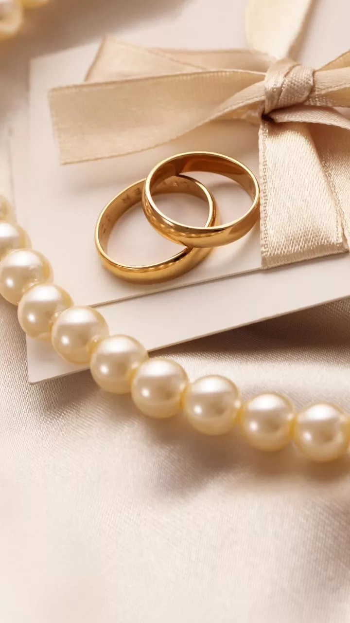 Does marriage prevent cancer? Who benefits most?