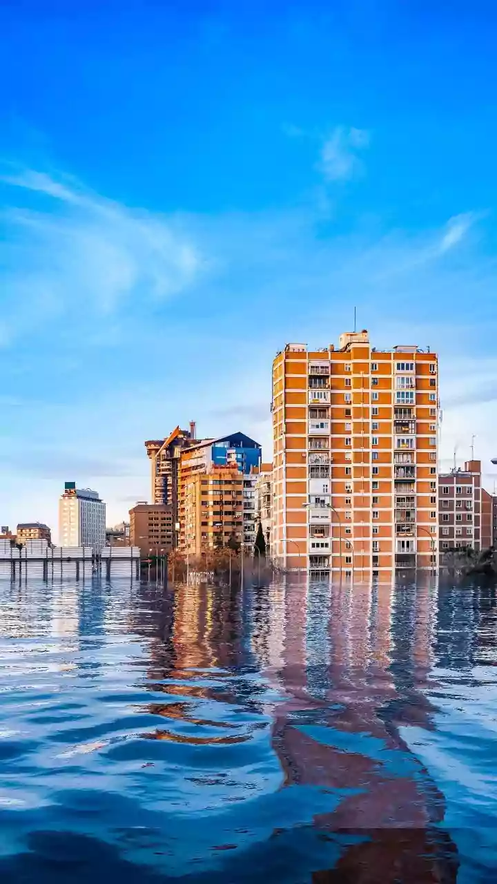 Flooded-Street Electrical Hazards: the evidence, the opportunity and the limits
