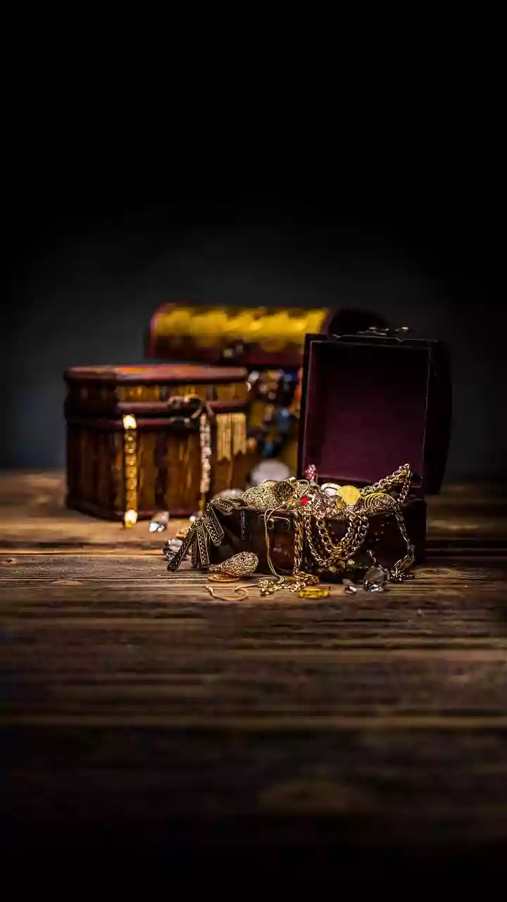 Gold Coins vs Jewellery: Which Choice Better Matches A Long-Term Holding Goal?