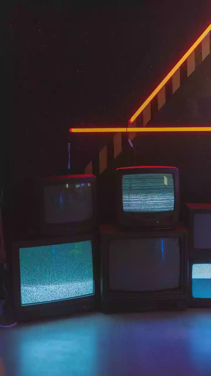 The Complete ChatGPT Prompt For The Viral 1980s Photo Trend