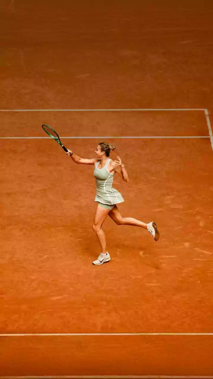 Sabalenka leva virada e cai no WTA de Madrid