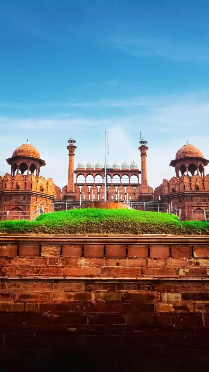 Delhi's air turns 'severe;' thick fog brings travel chaos