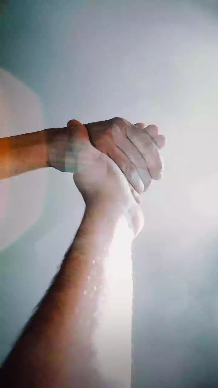 Quem cuida de quem cuida? O impacto invisível da sobrecarga emocional em cuidadores