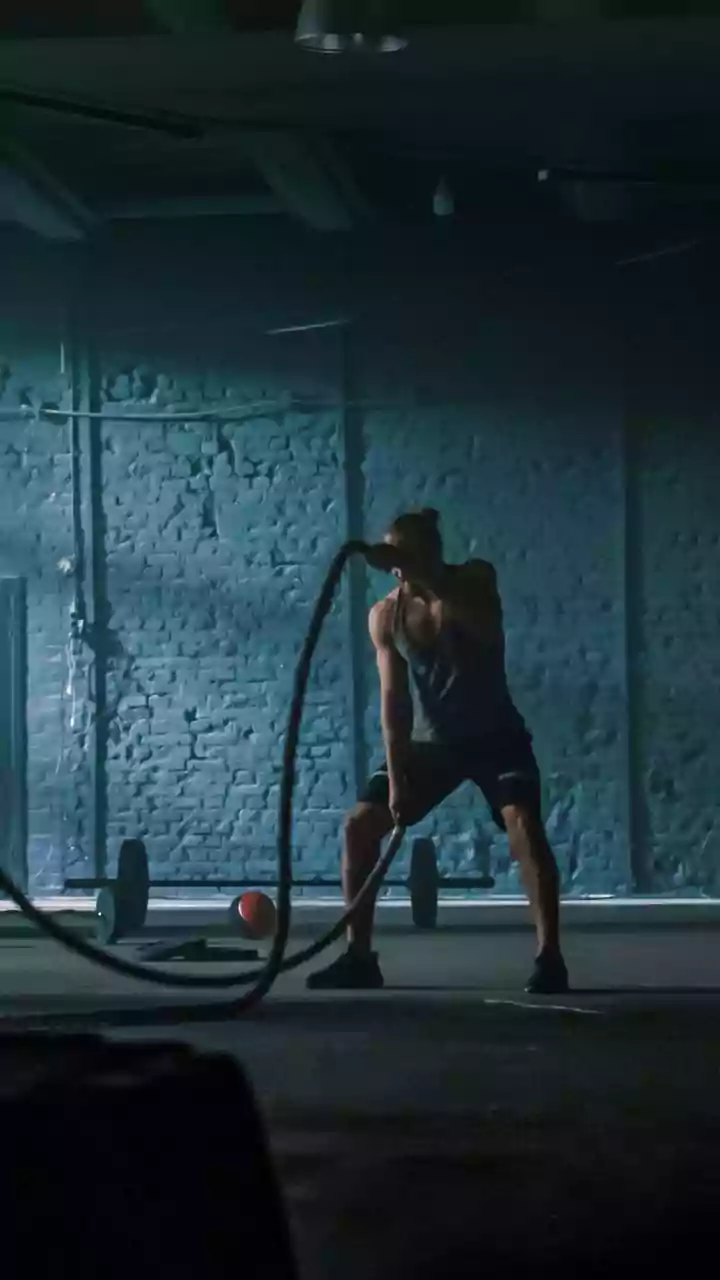 Fazer caminhada é bom, mas os especialistas concordam: o melhor exercício para se livrar da gordura na barriga é outro