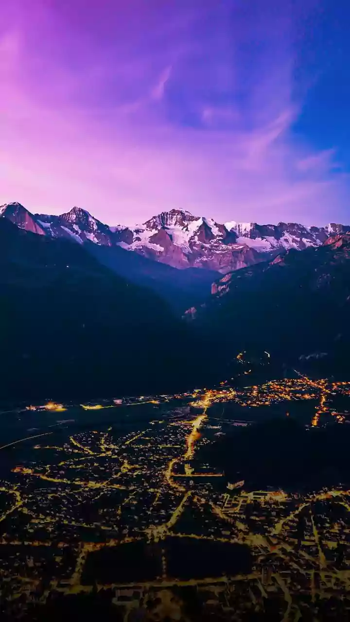 New Year Tragedy in Switzerland: 'Several Dozen' Feared Dead in Fire at Swiss Ski Resort Bar