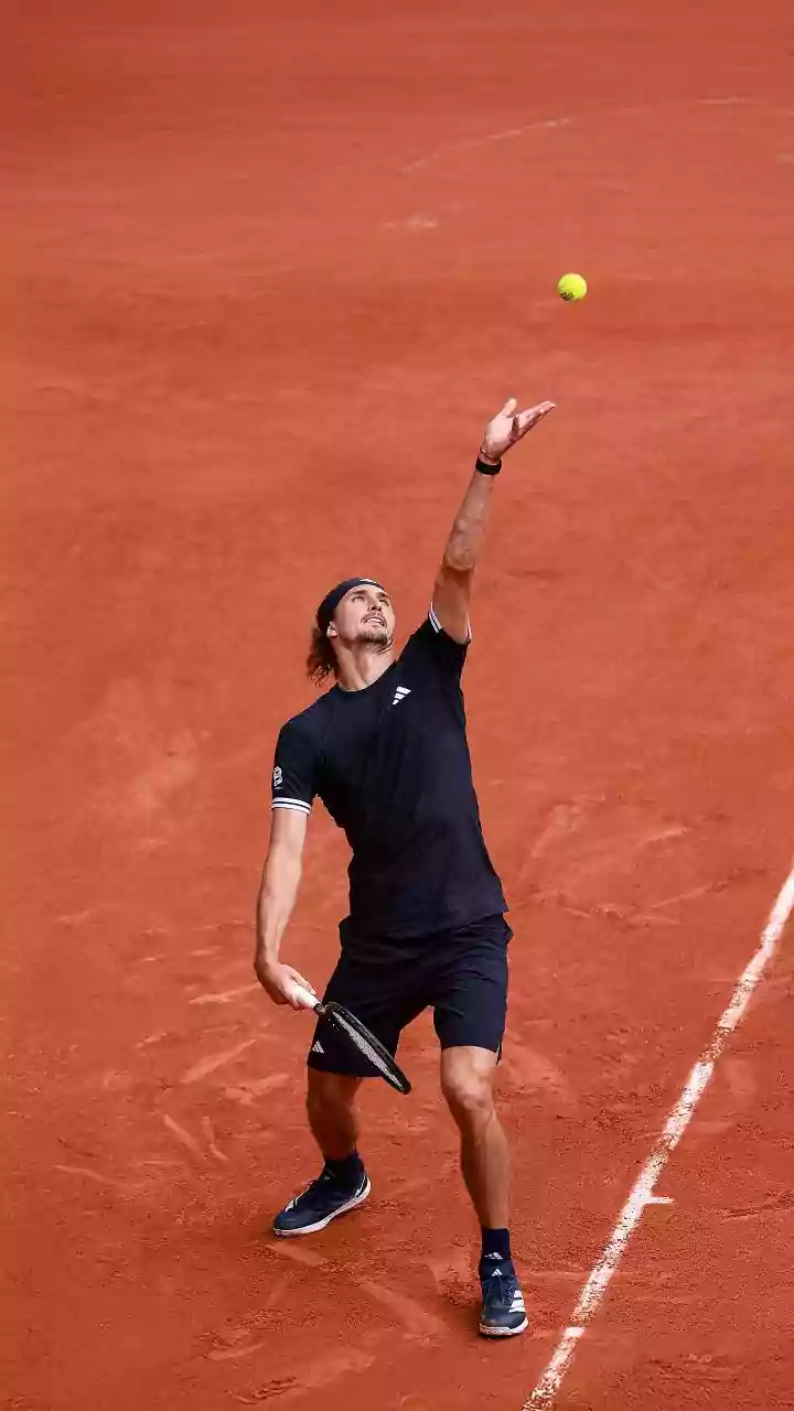 French Open: Zverev too strong for Mensik in Roland-Garros semi-final