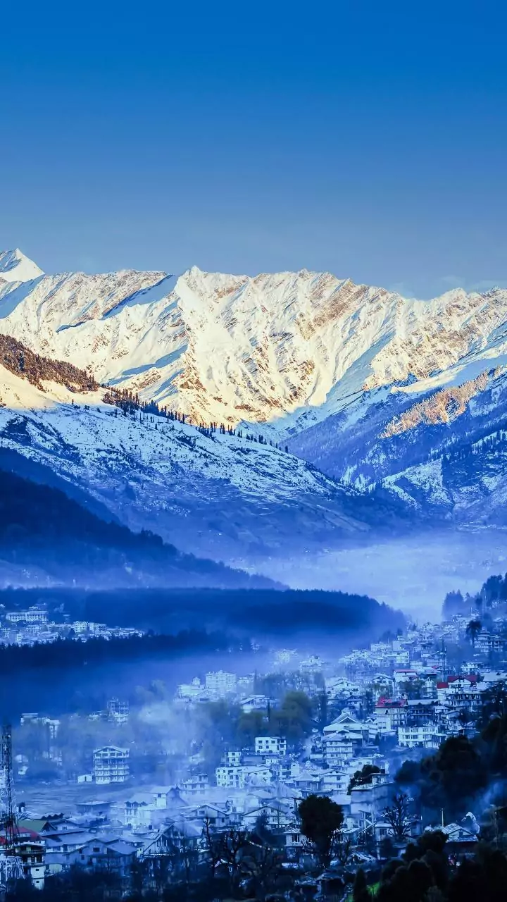 Bitter cold grips Jammu as day, night temperatures hit season’s low; 5 flights cancelled