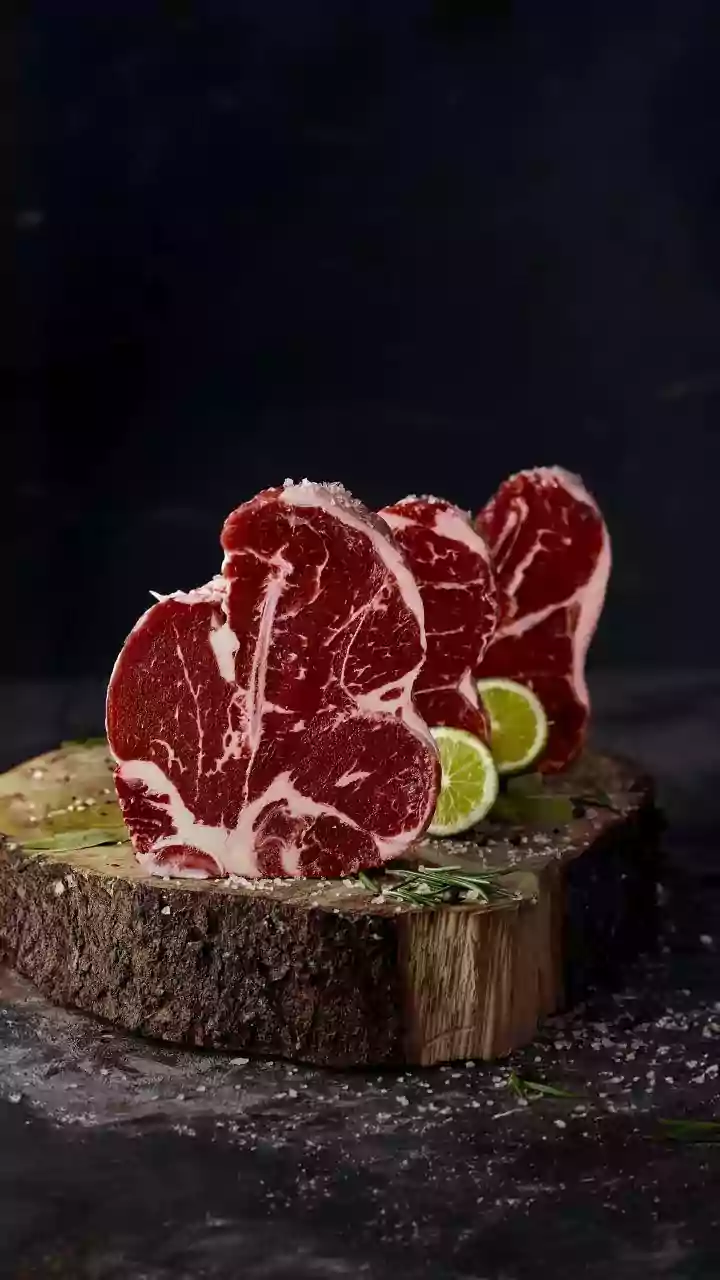 Quando salgar a carne? Esse detalhe determina se ela ficará suculenta ou dura