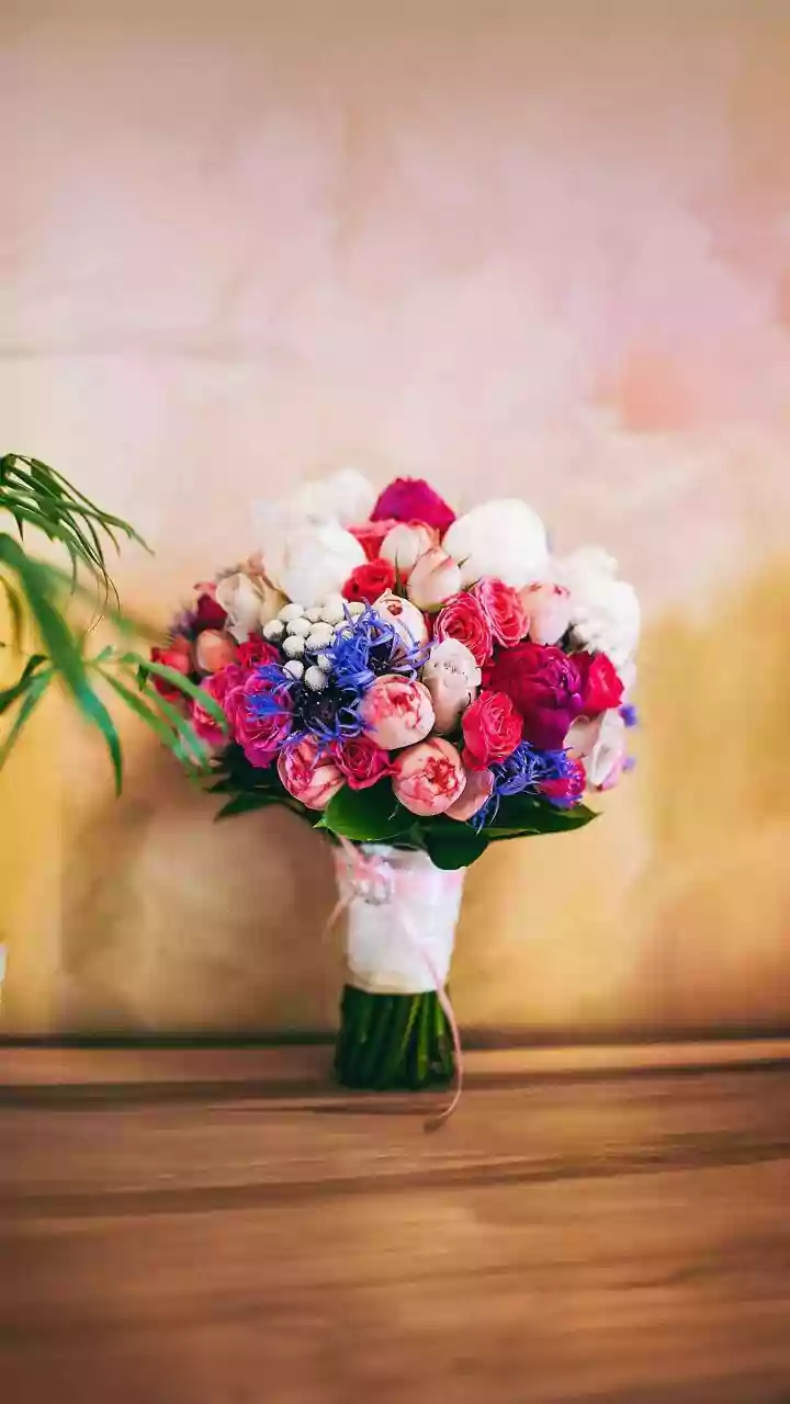 Celebration Flowers Should Match the Length and Conditions of the Event