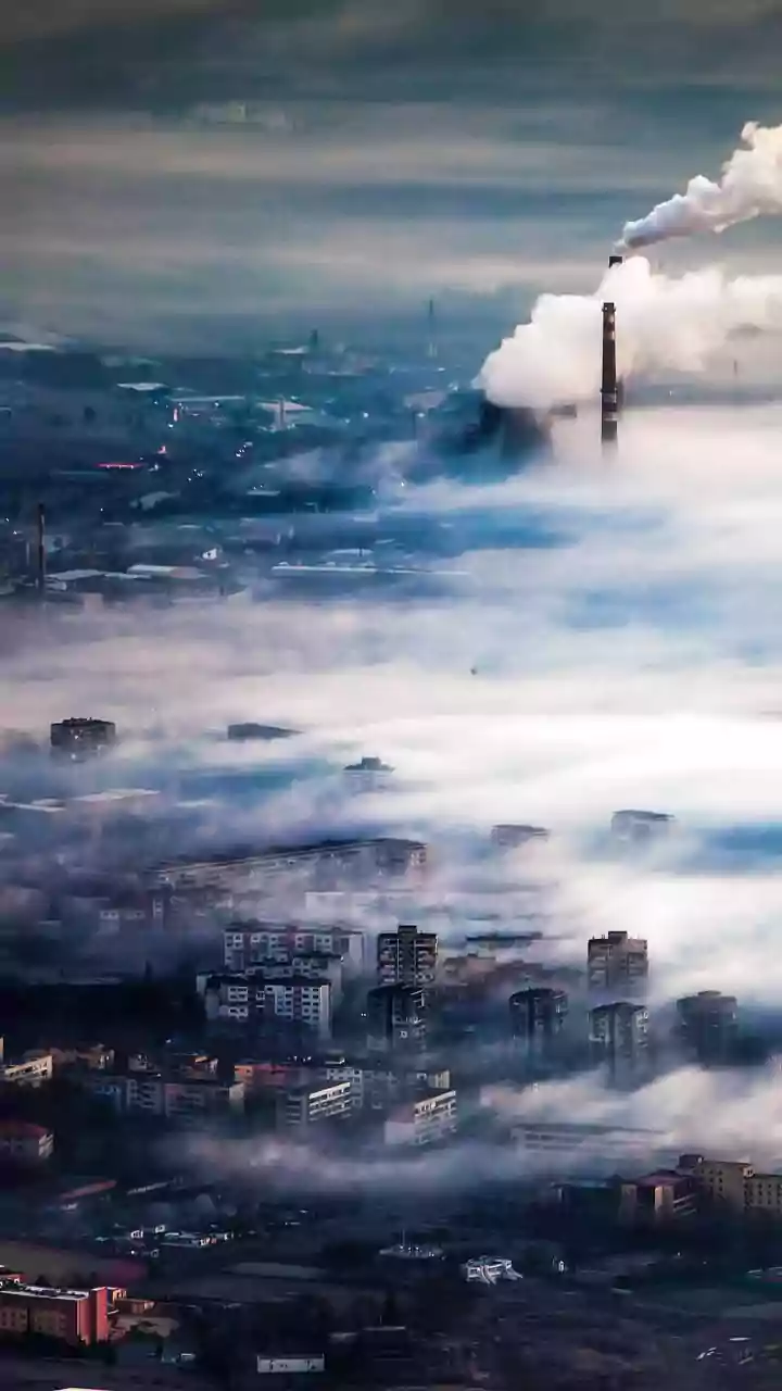 Delhi Air Crisis: Smog, AQI, and Zero Visibility