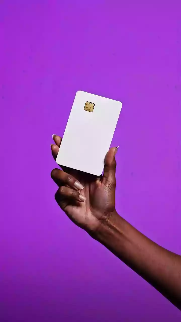 Para manter nome, Nubank compra banco e busca licença no Brasil