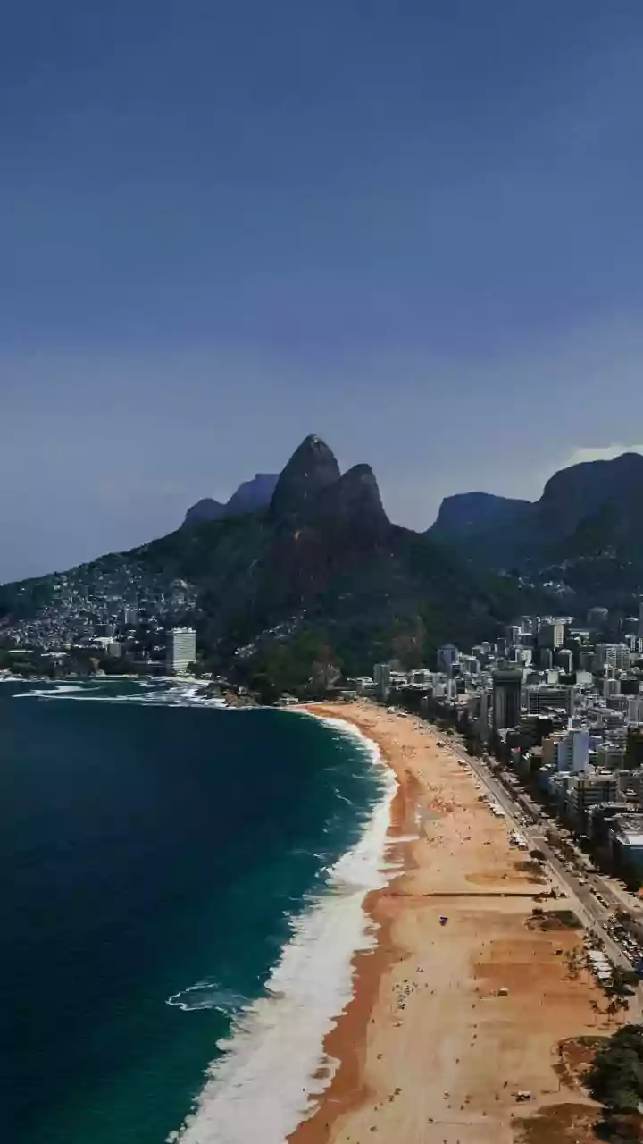 Vendedor de laranjas pula no mar e salva menino de afogamento no Rio de Janeiro; vídeo
