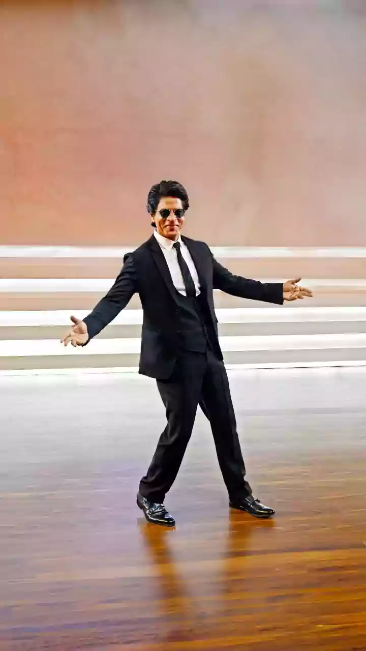KING: Shah Rukh Khan-Deepika Padukone shoot for a romantic song in viral video, netizens spot 'Dhurandhar' star Ranveer Singh and Dua- WATCH