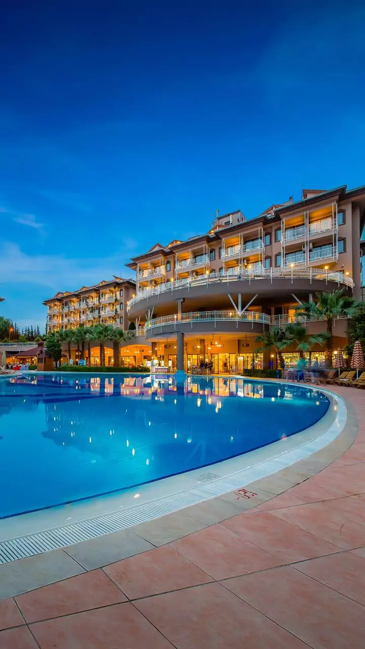 Clear-air tourism lifts hotel bookings and winter revenues