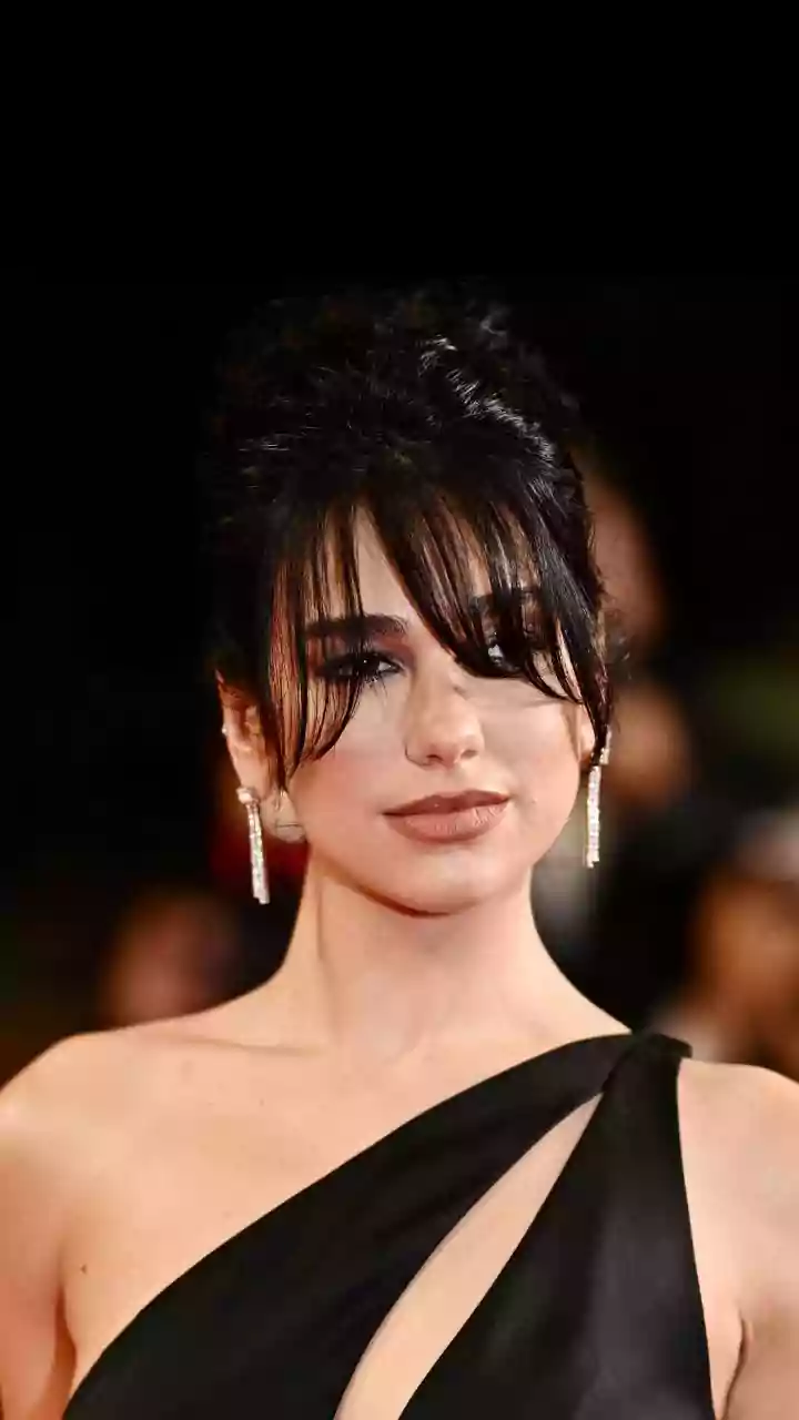 The Details Behind Romantic Updos: Why Face-Framing Pieces Change the Overall Hairstyle