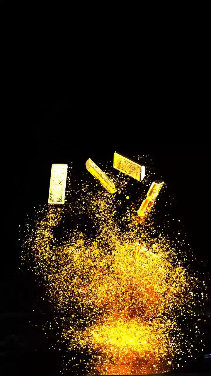 Gold tops $4,000 an ounce as US dollar weakens