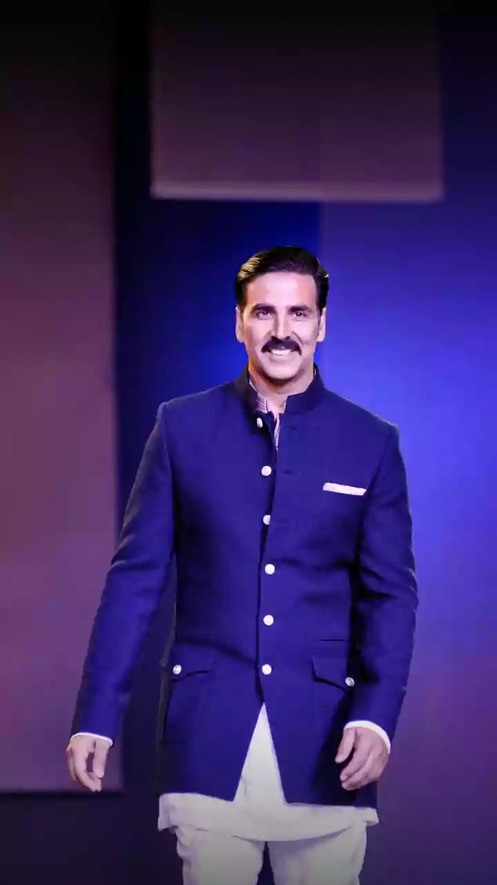 BMC Elections 2026: Akshay Kumar becomes one of the earliest voters from Bollywood, says 'If we have to be the real hero of Mumbai...'