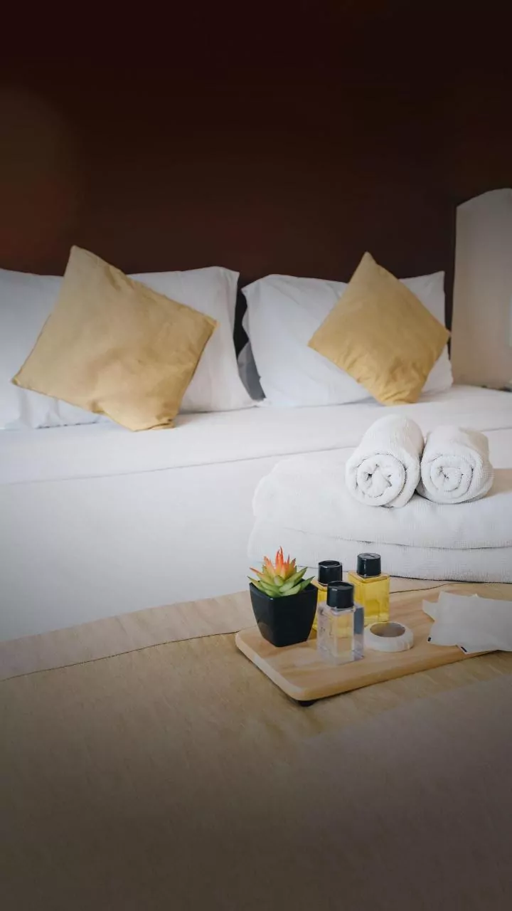 For Guest Bedding In Small Homes, Review Clear Labels And Airing Before Use