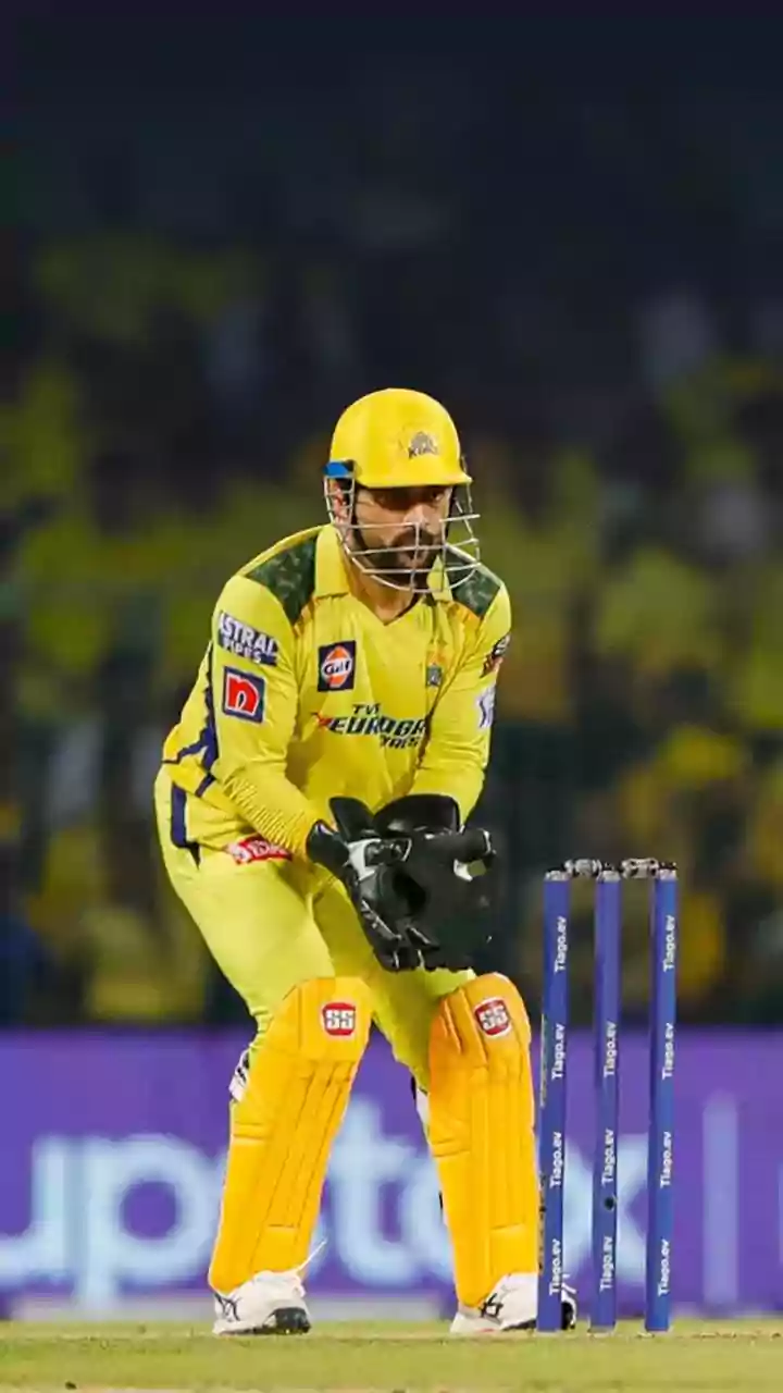 Missing Dhoni in IPL?  Checkout This Silent Nod From Mahi That Left Laxmi Ratan Shukla on the Floor