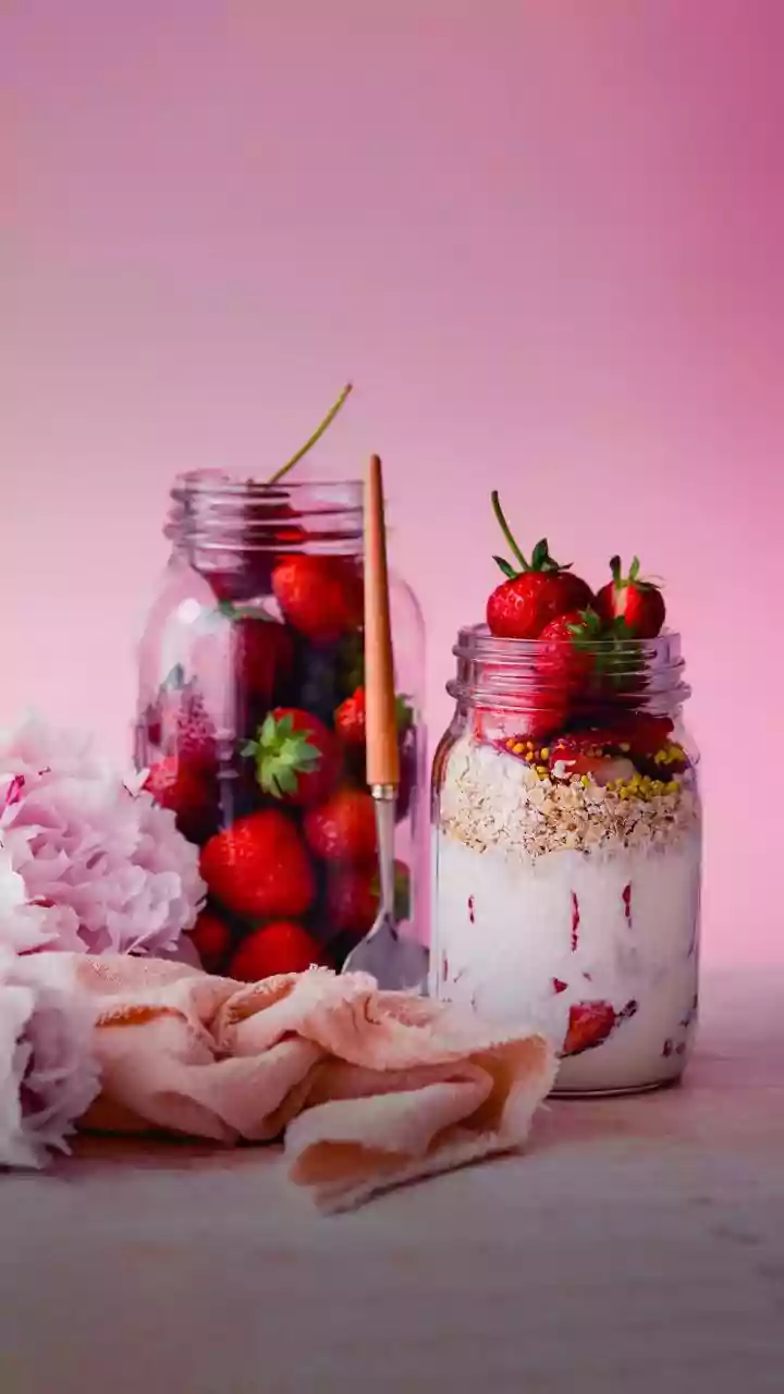 A Healthy Snack Guide For New Office Workers Includes A Make-Ahead Yoghurt And Fruit Jar