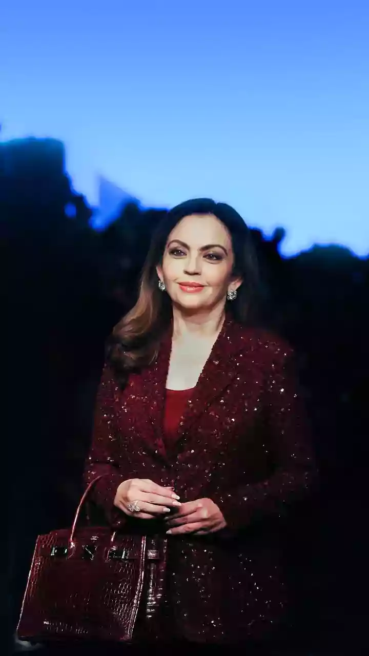Nita Ambani's Red Saree: A Fashion Statement