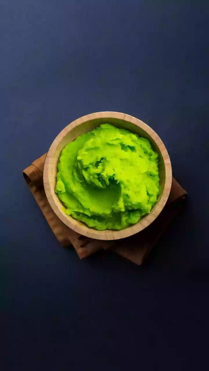 A Smooth Coriander-Mint Blend Creates Hotel-Style Green Chutney at Home