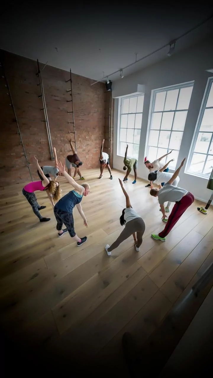 Why Simple Micro-Break Exercises Improve Long-Term Posture Across Extended Workdays