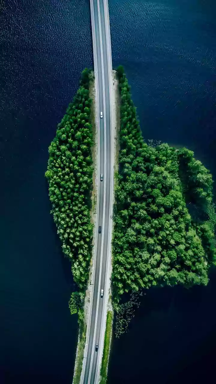 High-speed crash on Yamuna Expressway leaves 2 injured, vehicles ablaze