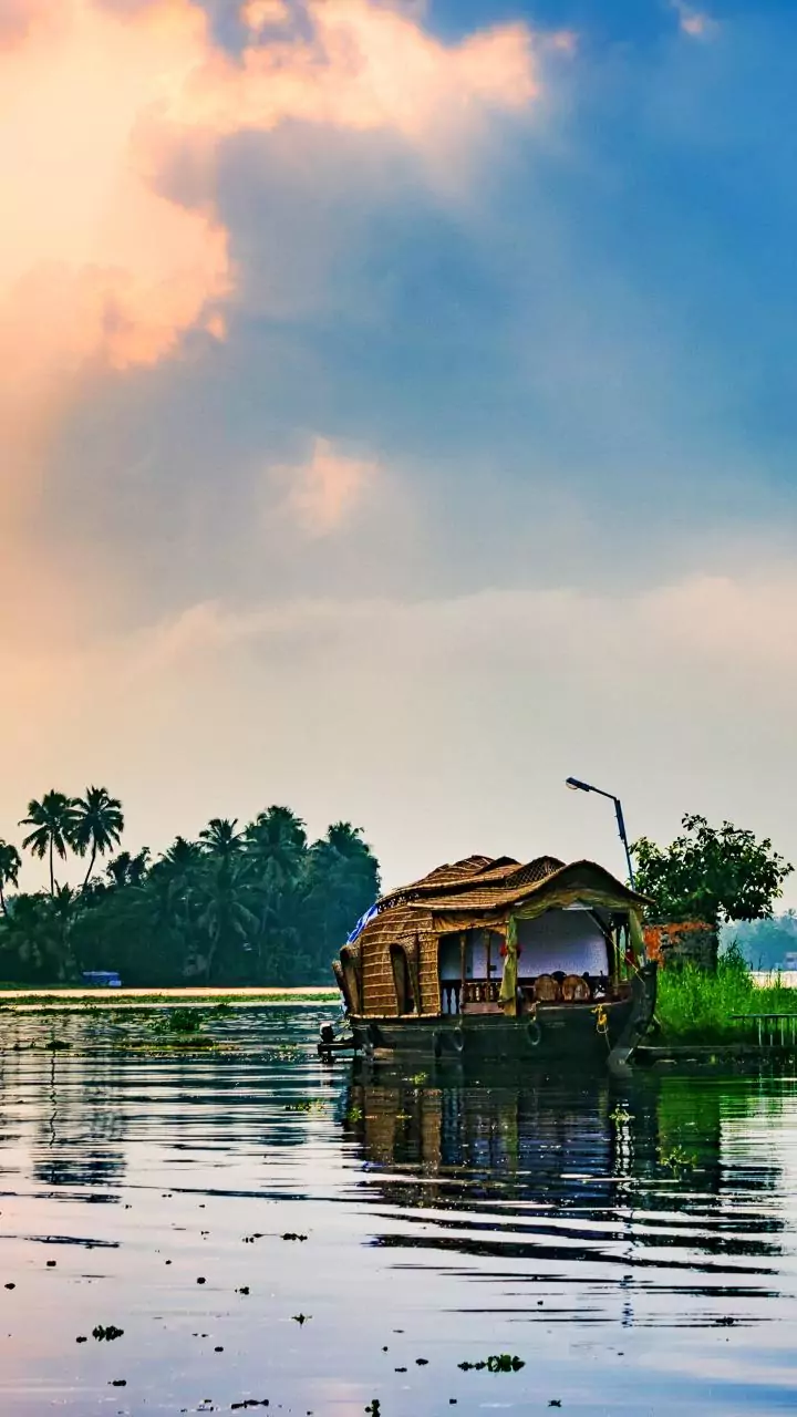 Tourists rescued as houseboat sinks at Kumarakom