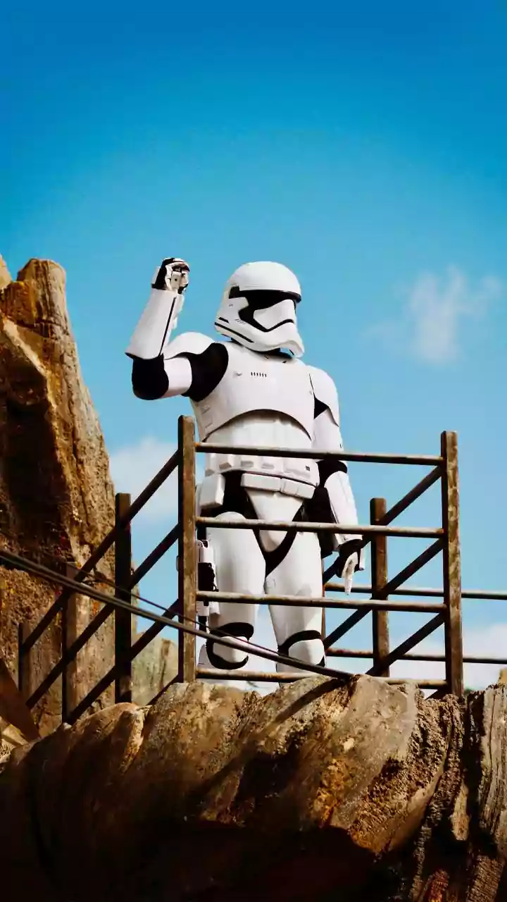 Disneyland's 'Star Wars: Galaxy's Edge' welcomes classic characters