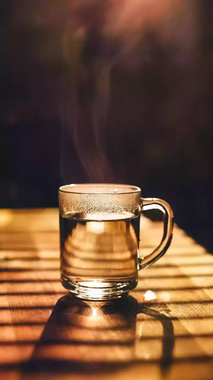Morning Hot Water: What Actually Happens in Your Body, Beyond the Hype